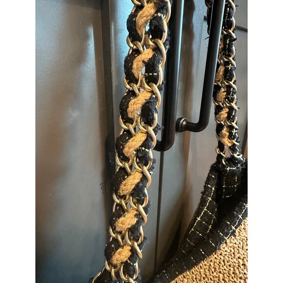 CHANEL Coco Country Camellia Tote - Picture 5 of 16